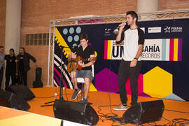 Concierto del III Certamen de Cantautores Destino UMA. Jornadas de Puertas Abiertas de la Universidad de Málaga. Complejo Polideportivo Universitario. Abril de 2015