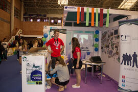 Estand del Comité Ético de Experimentación. Jornadas de Puertas Abiertas de la Universidad de Málaga. Complejo Polideportivo Universitario. Abril de 2015