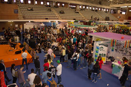 Concierto del III Certamen de Cantautores Destino UMA. Jornadas de Puertas Abiertas de la Universidad de Málaga. Complejo Polideportivo Universitario. Abril de 2015