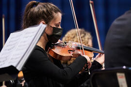 Violinista. Concierto de Bandas Sonoras de la 31 edición de Fancine de la Universidad de Málaga. Auditorio de la Escuela Técnica de Ingeniería de Telecomunicaciones e Informática. Noviembre de 2021