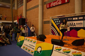 Concierto del III Certamen de Cantautores Destino UMA. Jornadas de Puertas Abiertas de la Universidad de Málaga. Complejo Polideportivo Universitario. Abril de 2015