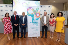 Foto de grupo. Presentación de los Cursos de Verano 2019. Edificio del Rectorado. Junio de 2019