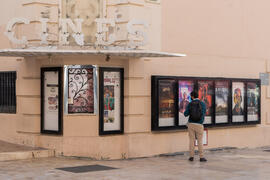 Exteriores del cine. Gala Inaugural de la 30 edición de Fancine de la Universidad de Málaga. Cine Albéniz. Noviembre de 2020