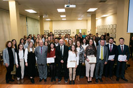 Foto de grupo tras la entrega de premios y menciones. Facultad de Ciencias Económicas y Empresariales. Diciembre de 2019