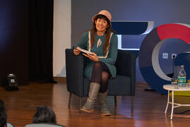 Raquel Haro. Dialogando sobre "cómo convertir tus dramas en una bonita historia". Facultad de Psicología y Logopedia de la Universidad de Málaga. Febrero de 2022