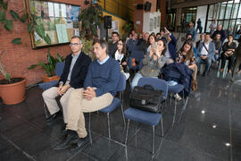 Asistentes a la presentación de la exposición bibliográfica "La Biblioteca Universitaria y el Turismo Sostenible en Málaga". Biblioteca General. Abril de 2017