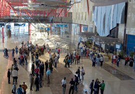 Entrega de acreditaciones y documentación. 2º Congreso Internacional de Actividad Físico-Deportiva para Mayores de la Universidad de Málaga. Palacio de Ferias y Congresos de Málaga. Marzo de 2007