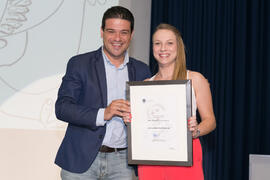 Entrega del Premio Mejor Deportista Universitaria a Jessica Moreno Wilkinson en la Gala del Deporte Universitario 2017. Escuela Técnica Superior de Ingeniería de Telecomunicaciones. Junio de 2017