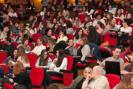 Alumnos en la conferencia "Dialogando", con César Bona. Facultad de Derecho. Enero de 2017