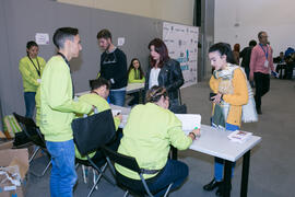 Entrega de acreditaciones y documentación. 7º Congreso Internacional de Actividad Física Deportiva para Mayores. Escuela Técnica Superior de Ingeniería de Telecomunicaciones y de Informática. Noviembre de 2017