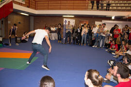 Actividad de baile. Jornadas de Puertas Abiertas de la Universidad de Málaga. Complejo Polideportivo Universitario. Abril de 2015