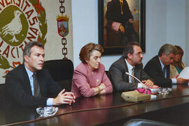 Entrega de trabajos a la Consejera de Educación, Inmaculada Romacho. Málaga. Mayo de 1995