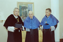 Investidura como Doctor "Honoris Causa" de D. Alberto Dou i Mas de Xexàs por la Universidad de Málaga. Salón de Actos del Rectorado. Mayo de 2002