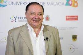 Manuel Ruiz Romero en photocall. Curso "Un siglo de la Asamblea de Ronda". Cursos de Verano de la Universidad de Málaga. Ronda. Julio de 2018