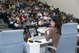 Beatriz Lacomba imparte la ponencia "Prueba para el acceso y admisión a la Universidad". Jornadas de Puertas Abiertas de la Universidad de Málaga. Complejo Polideportivo Universitario. Abril de 2018