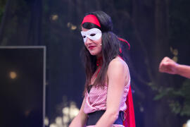 Representación de la obra "Superheroínas, S.L." de la compañía de teatro Caramala. Cursos de Verano de la Universidad de Málaga. Marbella. Julio de 2018