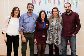 Foto de grupo previa a la conferencia "Dialogando", con Aitor Sánchez. Facultad de Medicina. Marzo de 2017