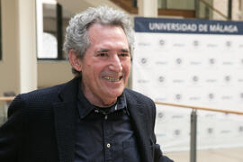 Miguel Ríos momentos previos a su conferencia "La música como testimonio de la Transición" del ciclo "Historia, documentos y sociedad". Edificio del Rectorado. Abril de 2019