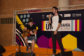 Concierto del III Certamen de Cantautores Destino UMA. Jornadas de Puertas Abiertas de la Universidad de Málaga. Complejo Polideportivo Universitario. Abril de 2015