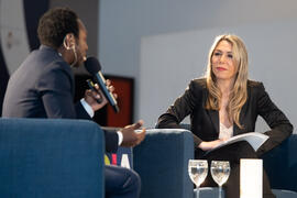 Cristina Mena. "Dialogando" con Ousman Umar. Facultad de Estudios Sociales y del Trabajo. Marzo de 2020