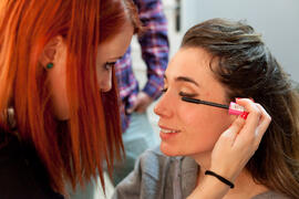 Sesión de maquillaje. Ensayos para la Gala Inaugural de la XXIV edición de Fancine de la Universidad de Málaga. Teatro Cervantes. Noviembre de 2014