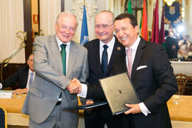 Manuel Azuaga, Francisco de la Torre y Álex Mejía. Presentación del Centro Internacional de Autoridades y Líderes. Ayuntamiento de Málaga. Julio de 2018