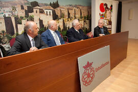 Inauguración de la exposición "Visitación del Coronado de Espinas ante el arte de vanguardia" por Eugenio Chicano. Casa Hermandad de la Cofradía. Noviembre de 2013