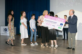 Entrega de talón a CUDECA. Gala del Deporte Universitario 2018. Escuela Técnica Superior de Ingeniería de Telecomunicaciones. Junio de 2018