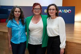 Isabel Guerrero, Clara Grima y Carmen Rosa García momentos previos a la conferencia "Dialogando" con Clara Grima. Escuela de Ingenierías Industriales de la Universidad de Málaga. Mayo de 2024