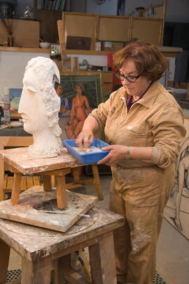 Encarnación Hernández trabaja en su estudio. Málaga. Junio de 2008