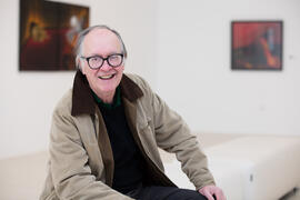 Aurelio Díaz Trillo, Buly, en su exposición "Inventario". Centro de Arte Contemporáneo Francisco Hernández, Vélez-Málaga. Febrero de 2019