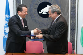 Firma de acuerdo. Presentación del Centro Internacional de Autoridades y Líderes en la Universidad de Málaga. Edificio del Rectorado. Julio de 2018