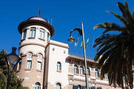 Edificio del Rectorado tras la restauración de su veleta. Málaga. Febrero de 2019