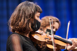 Violinista. Concierto de Bandas Sonoras de la 31 edición de Fancine de la Universidad de Málaga. Auditorio de la Escuela Técnica de Ingeniería de Telecomunicaciones e Informática. Noviembre de 2021