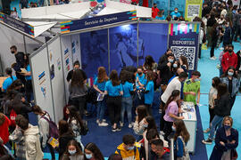 Stand del Servicio de Deportes. Jornada de Puertas Abiertas de la Universidad de Málaga. Complejo Polideportivo Universitario. Marzo de 2022
