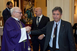 Entrega de medalla de la Cofradía de Estudiantes. Misa de Lunes Santo. Iglesia de San Agustín. Marzo de 2015