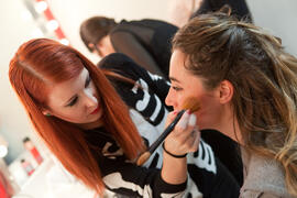 Sesión de maquillaje. Ensayos para la Gala Inaugural de la XXIV edición de Fancine de la Universidad de Málaga. Teatro Cervantes. Noviembre de 2014