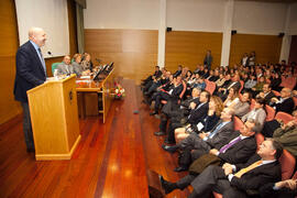 Nombramiento de D. Fernando Ocaña como Alumno de Honor de Facultad de Ciencias Económicas y Empresariales de la Universidad de Málaga. Rectorado. Marzo de 2009