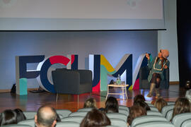 Raquel Haro. Dialogando sobre "cómo convertir tus dramas en una bonita historia". Facultad de Psicología y Logopedia de la Universidad de Málaga. Febrero de 2022