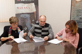 Firma del convenio para la organización de la Fase Nacional de la Olimpiada Española de Economía. Facultad de Ciencias Económicas y Empresariales. Marzo de 2015