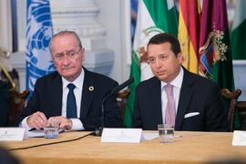 Francisco de la Torre y Álex Mejía. Presentación del Centro Internacional de Autoridades y Líderes. Ayuntamiento de Málaga. Julio de 2018