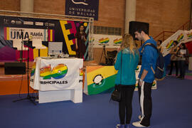 Escenario concurso UMA Bahía Records. Jornadas de Puertas Abiertas de la Universidad de Málaga. Complejo Polideportivo Universitario. Abril de 2015