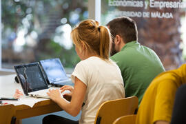 Ambiente en la facultad de Ciencias Económicas y Empresariales. Campus de El Ejido. Mayo de 2015