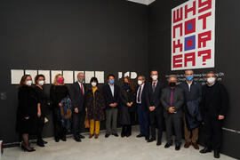Foto de grupo. Inauguración de la exposición "Why not Korea?". Edificio del Rectorado de la Universidad de Málaga. Enero de 2022
