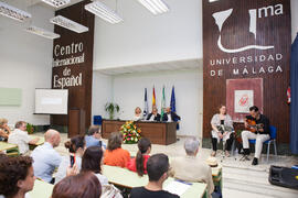Actuación de Raquel Framit y Daniel Mora en la graduación de alumnos del CIE-UMA el Día del Español. Centro Internacional de Español de la Universidad de Málaga. Junio de 2016