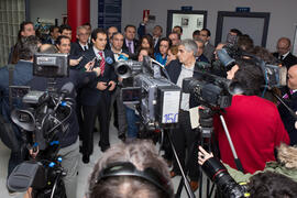 José Antonio Nieto, Secretario de Estado de Seguridad, atiende a los medios en su visita a Aeorum. Edificio de Institutos Universitarios. Febrero de 2017