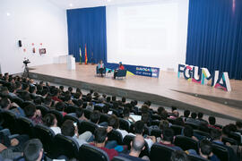 Conferencia "Dialogando", con Chema Alonso. Salón de actos de la E.T.S.I Informática y Telecomunicaciones. Abril de 2017