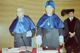 Investidura como Doctor "Honoris Causa" de D. Alberto Dou i Mas de Xexàs por la Universidad de Málaga. Salón de Actos del Rectorado. Mayo de 2002