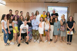 Pelayo Díaz y asistentes al curso. Curso "Influencers, camino al éxito". Cursos de verano 2018 de la Universidad de Málaga. Marbella. Julio de 2018