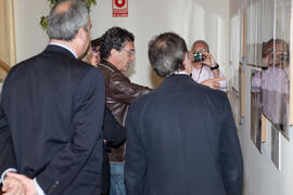 Visita de D. Antonio Banderas a la exposición "Semana Santa, 1972. Universidad de Málaga, 40 años compartiendo futuro". Rectorado. Marzo de 2013